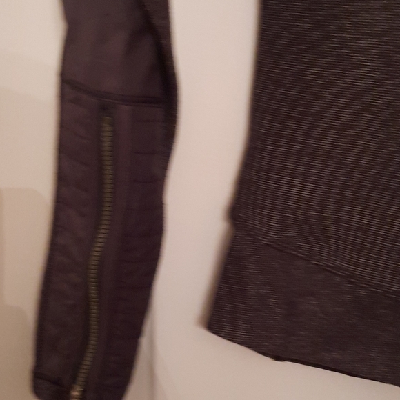 Lululemon jacket - Picture 3 of 4